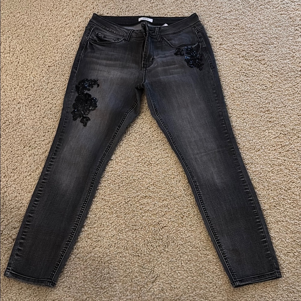 Kenzie Women's Black Embellished Jeans. EUC SZ 6/28